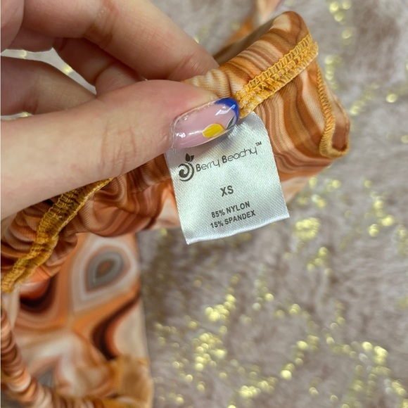 BERRY BEACHY abstract neutral bikini set - Picture 6 of 6